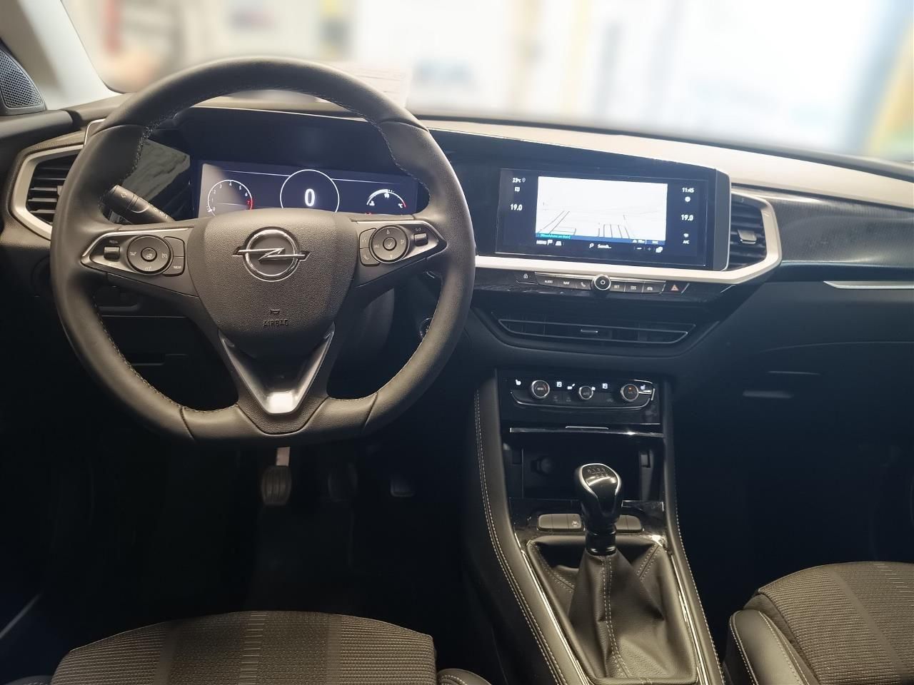 Fahrzeugabbildung Opel Grandland 1.2T GS - Navi, Bluetooth, Sitzhzg