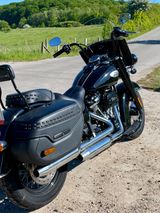 Harley-Davidson Heritage Classic 114 mit Jekill&Hyde 
