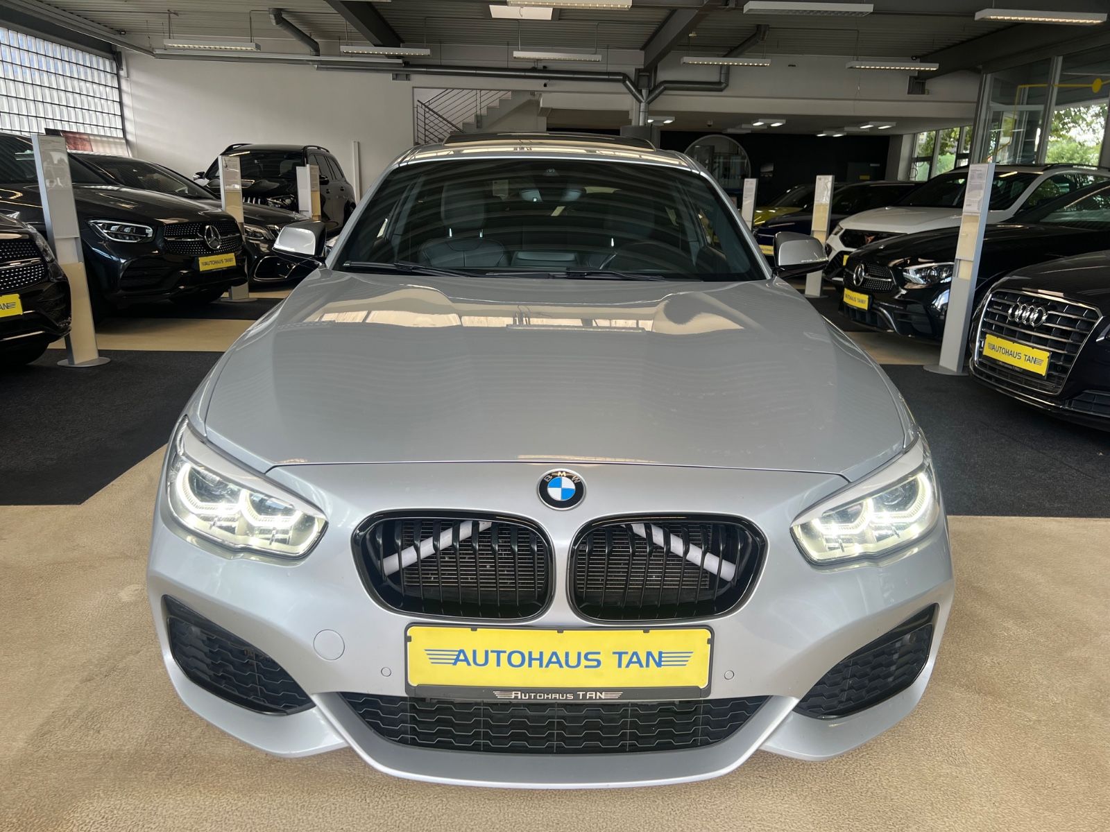 Fahrzeugabbildung BMW M135 i xDrive * SCHIEBEDACH * LEDER *