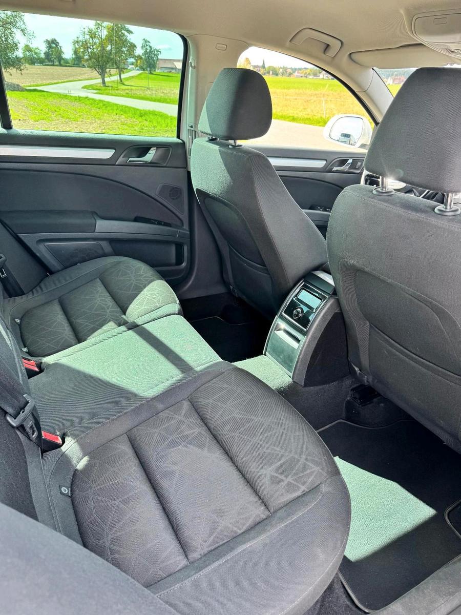 Skoda Superb 2012 — photo 12