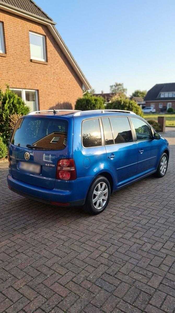 Volkswagen Touran 2007 — rear view