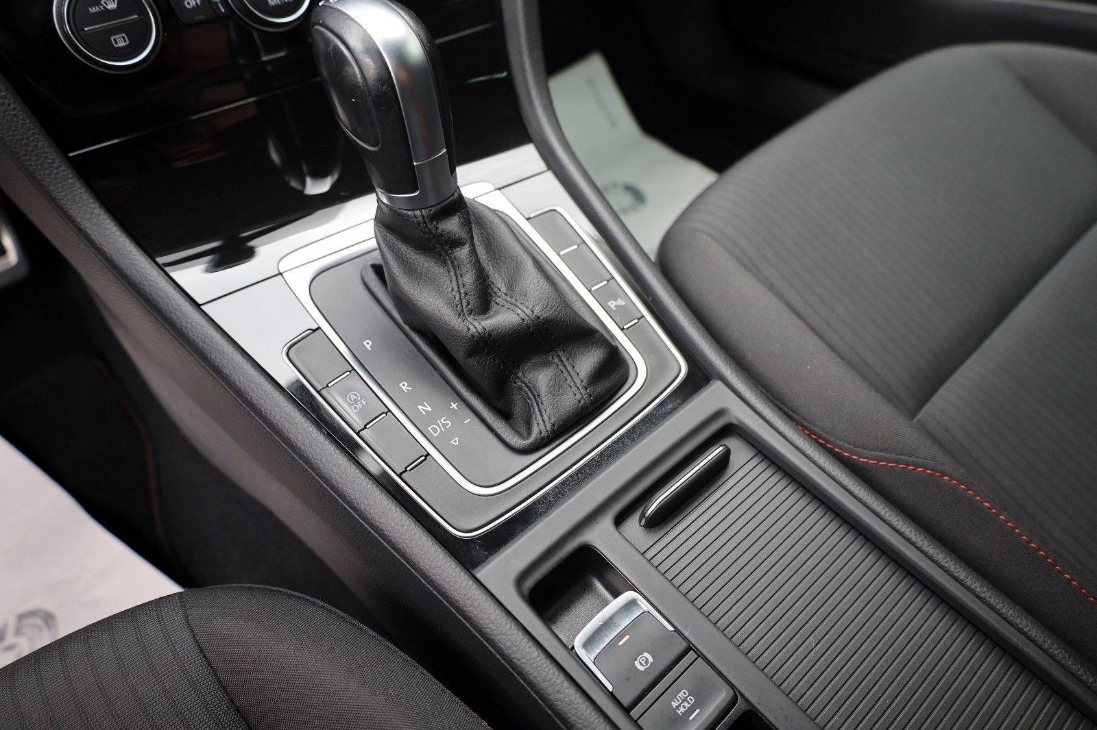 Fahrzeugabbildung Volkswagen Golf VII Variant Sound R Line ACC,LED,SH,Kamera