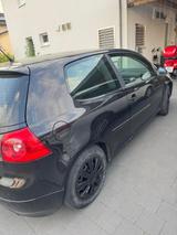 Volkswagen Golf 1.6 Sport Soundsys. 8f. Bereift  - Volkswagen Golf aus 2007: 1.6