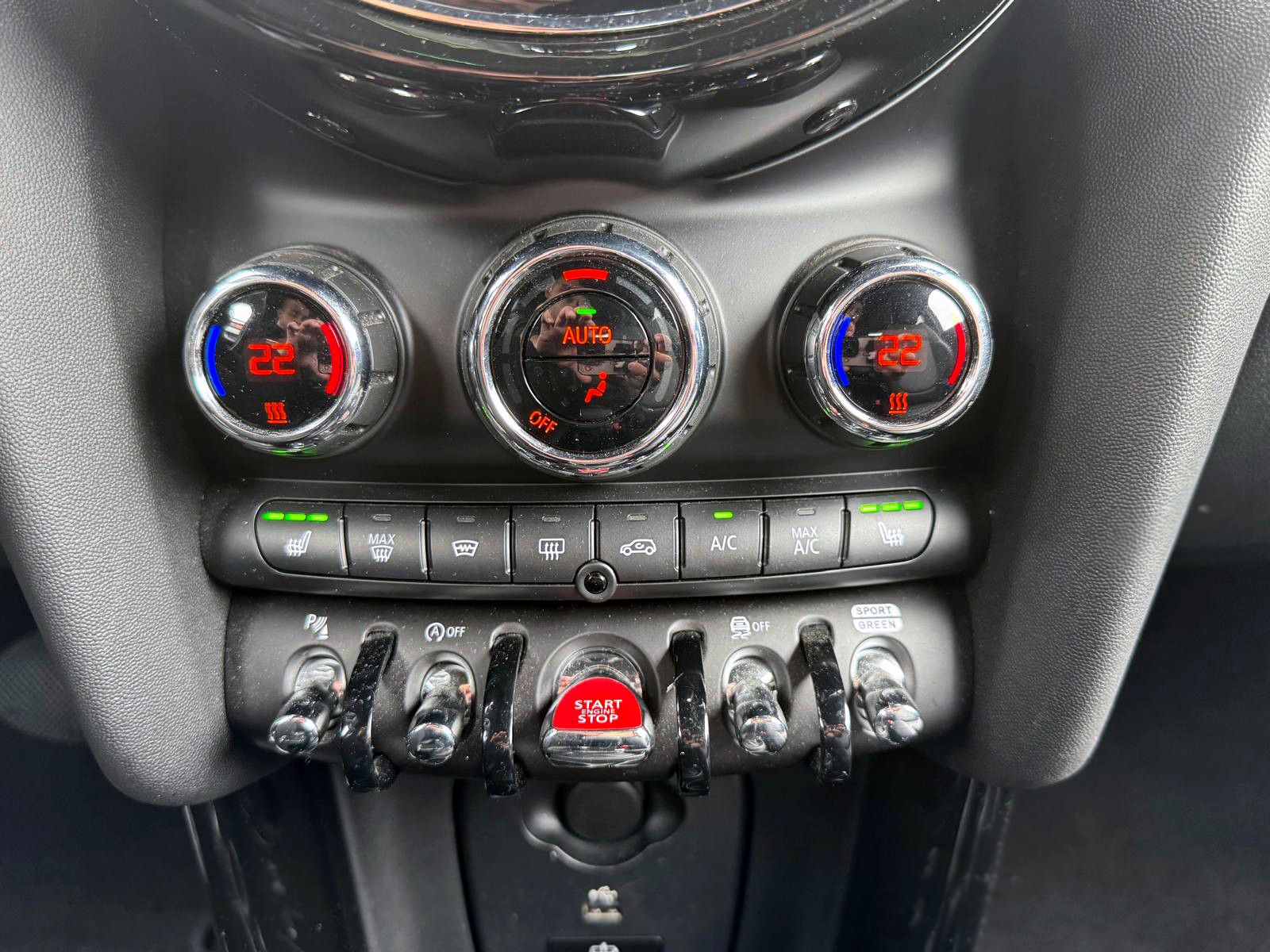 Fahrzeugabbildung MINI COOPER 3-trg. Classic-Trim LED KAM PDC CarPlay