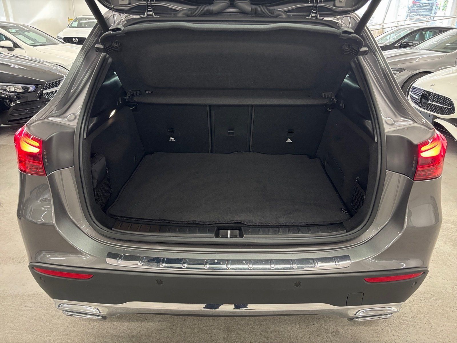 Fahrzeugabbildung Mercedes-Benz GLA 180 Progressive*AHK*Distro*Totwink*Multibeam