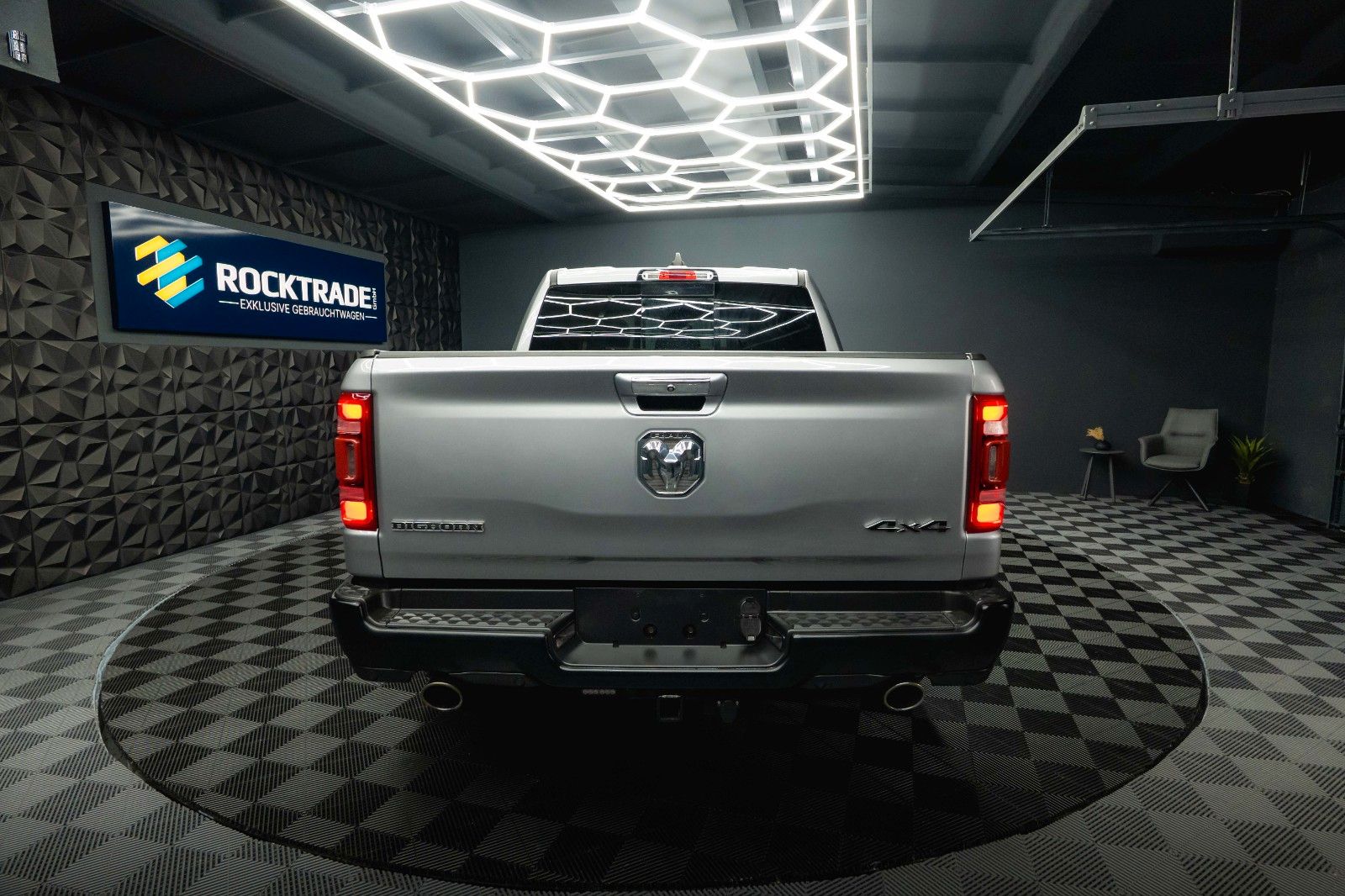 Fahrzeugabbildung Dodge RAM 5.7 V8 HEMI 4x4 OFFROAD Night-Paket *LED*