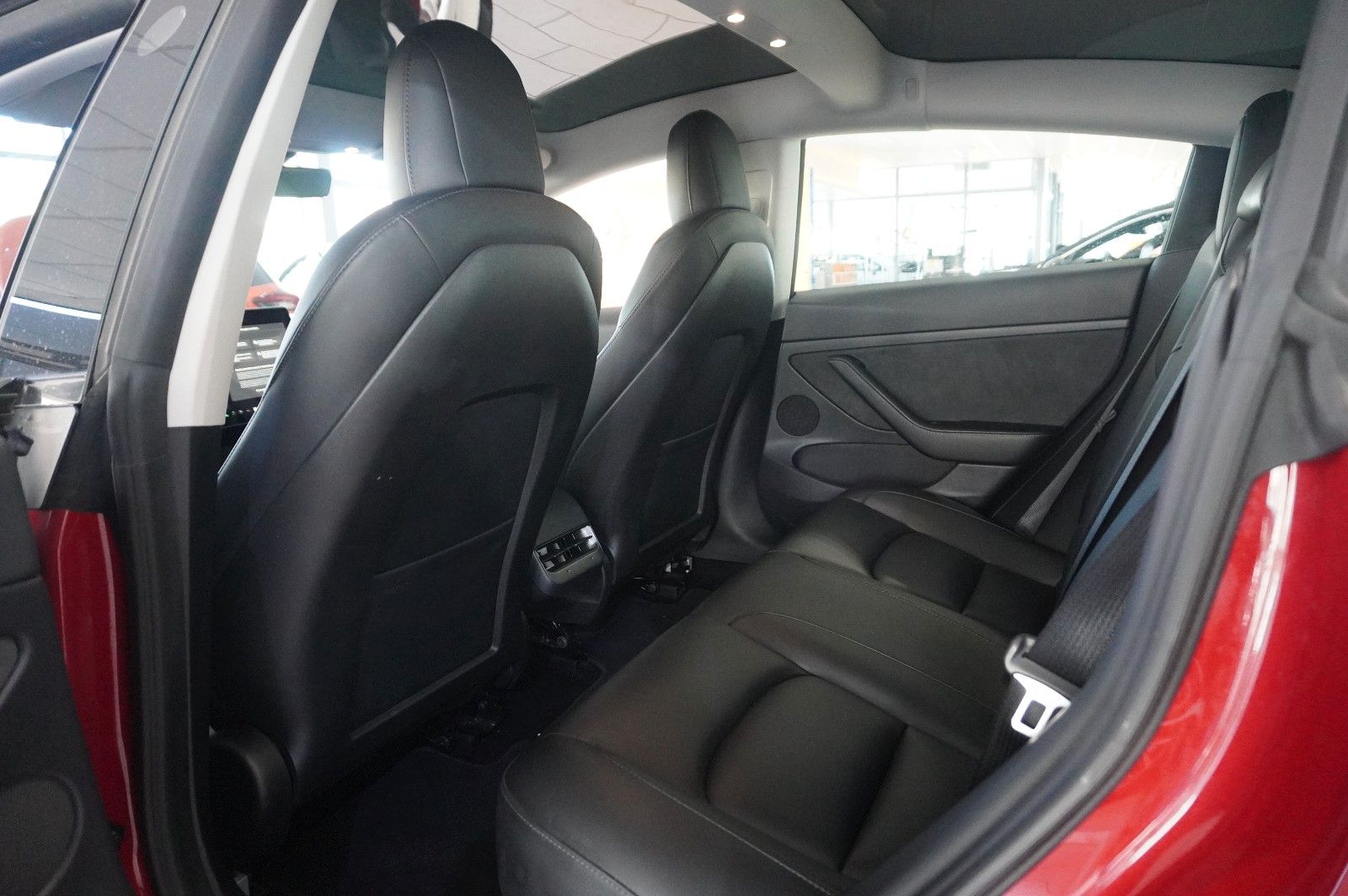 Fahrzeugabbildung Tesla Model 3 PERFORMANCE DUAL-MOTOR NAVI/LED/SH/AMD