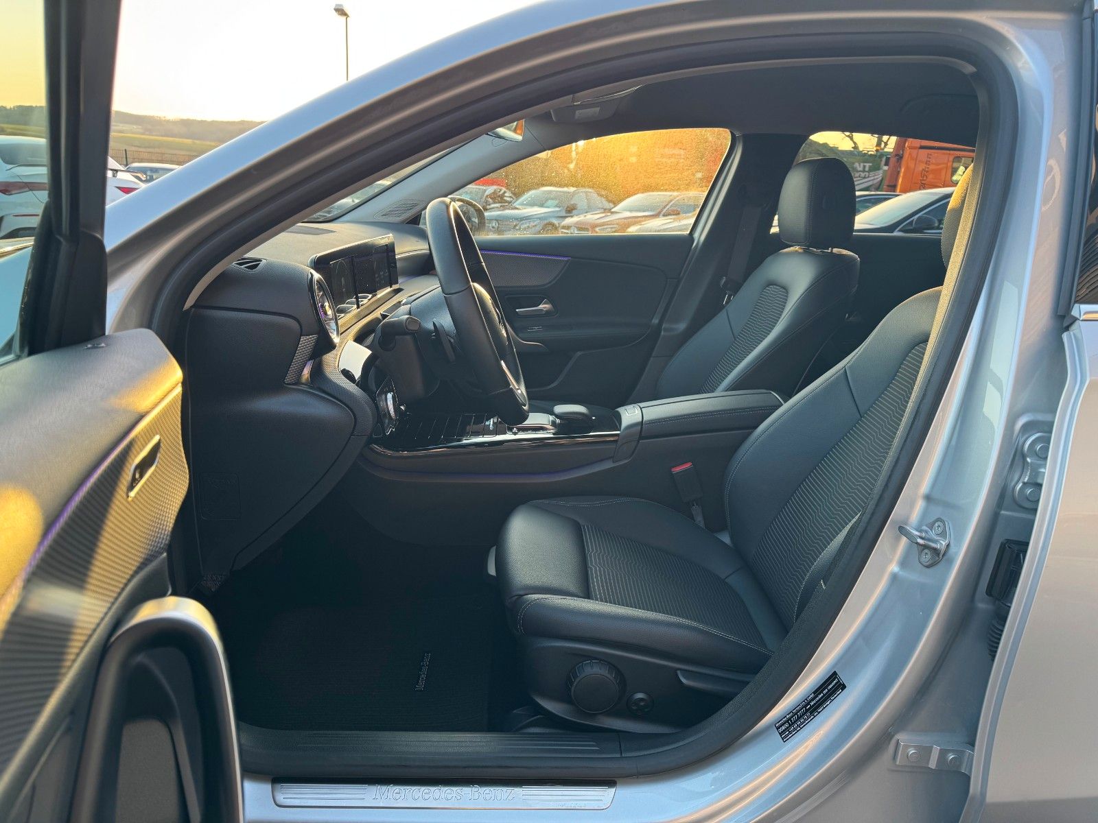 Fahrzeugabbildung Mercedes-Benz A 180 Progressive+LED+Ambiente+RFK+TotW