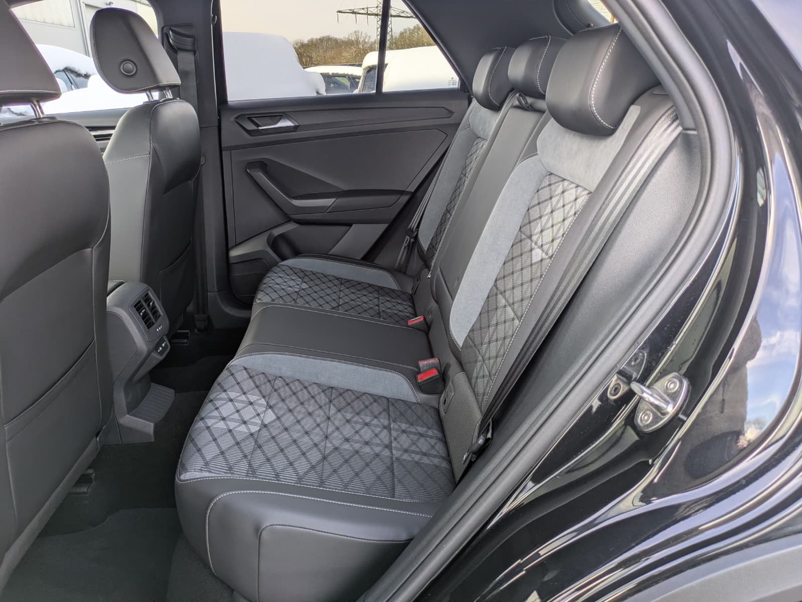 Fahrzeugabbildung Volkswagen T-Roc 2.0 TDI R-Line DSG 19"MATRIX*ACC*KAM*NAVI