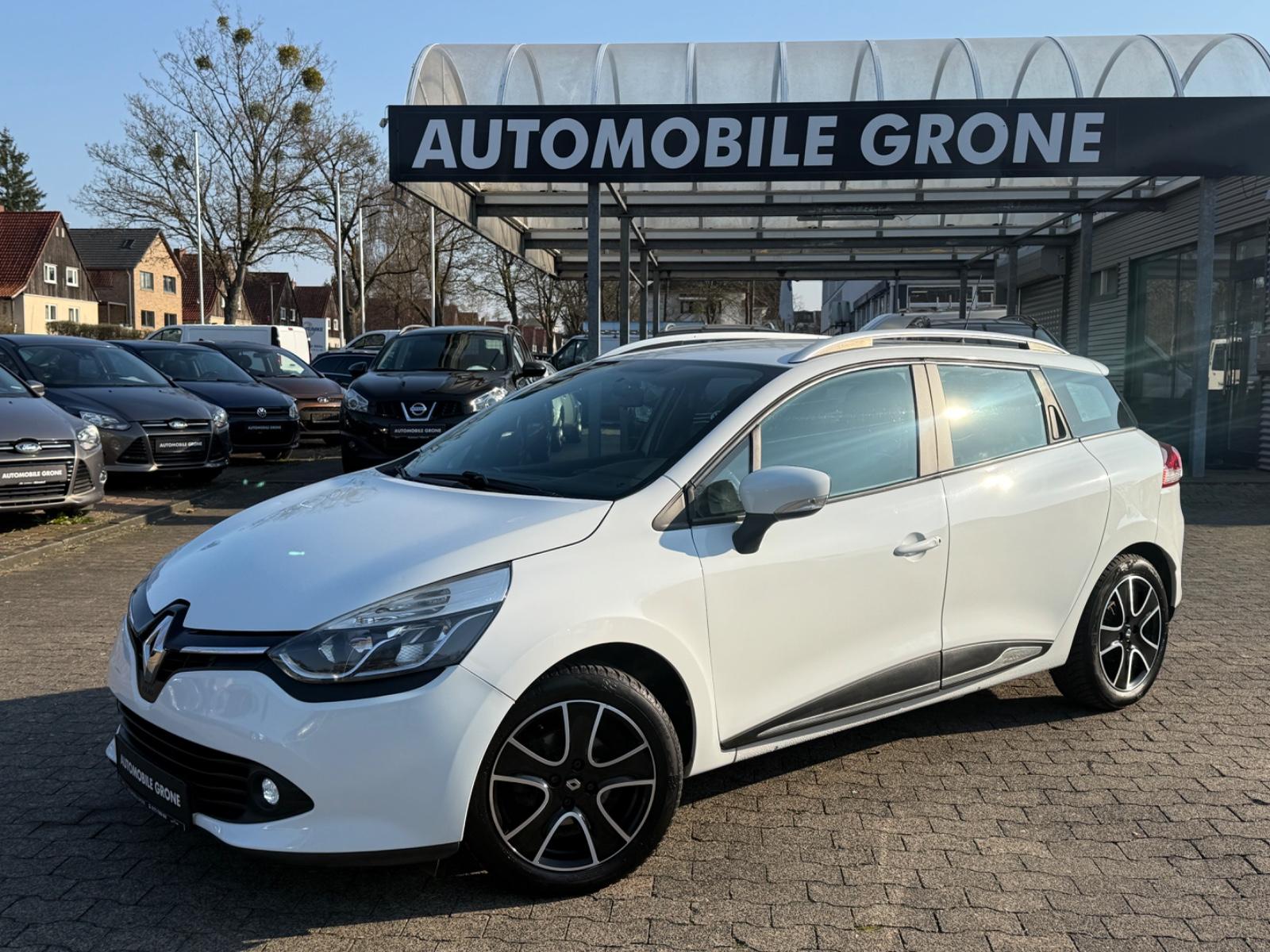 Renault Clio 2015 — rear view