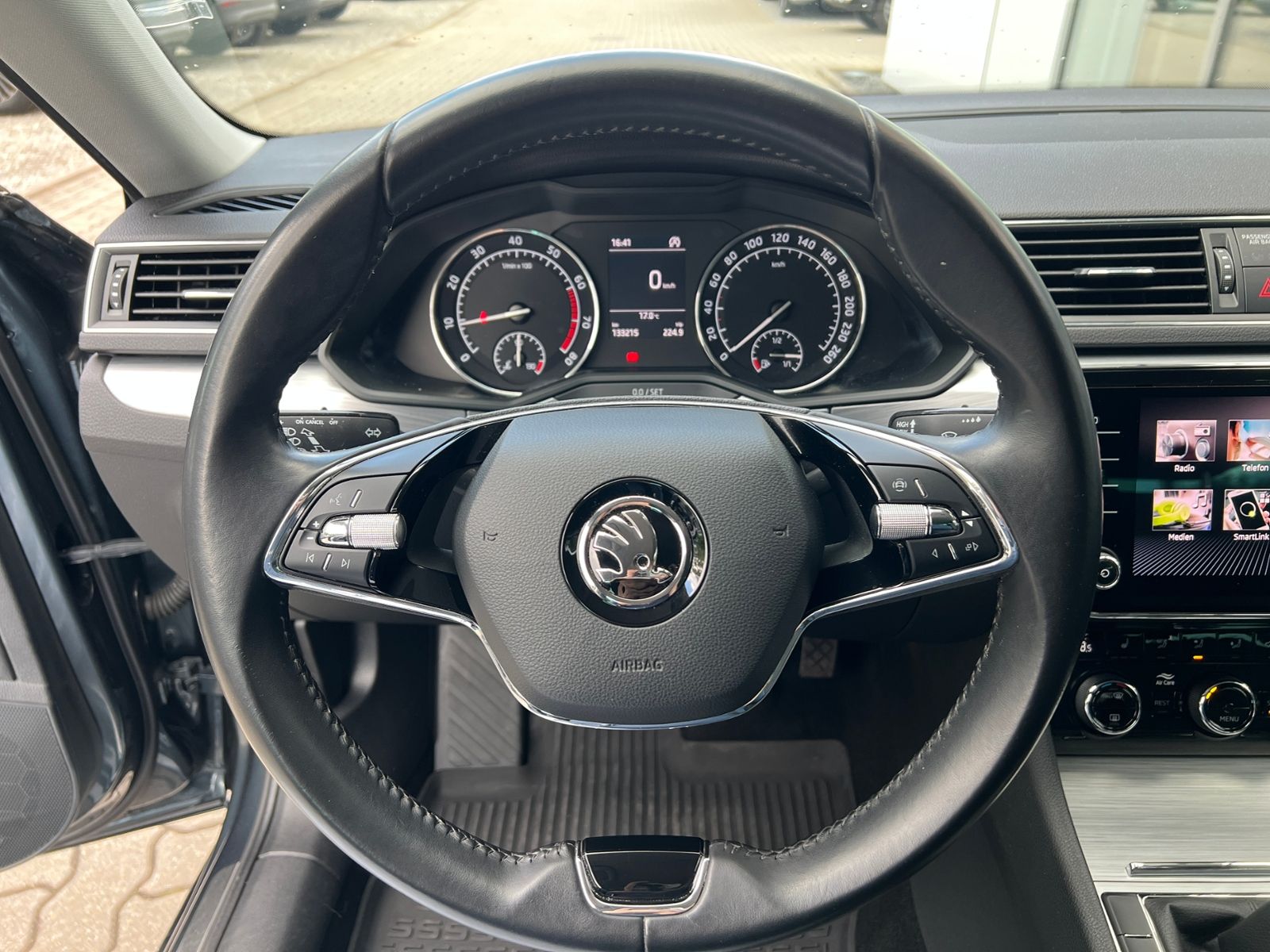 Fahrzeugabbildung SKODA Superb Combi Ambition 1.5 TSI *LED, Climatronic,