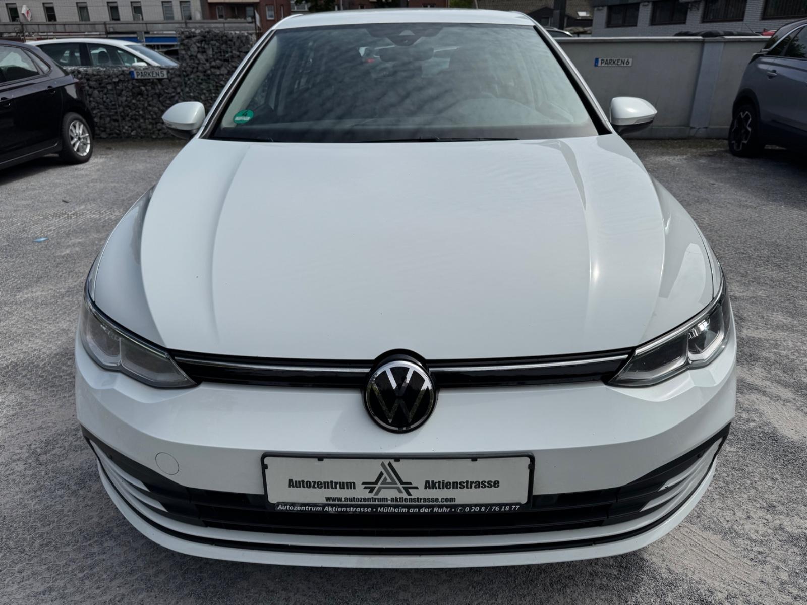 Volkswagen Golf VIII Lim. Life PDC AHK LMF Navi LED Navi 1H