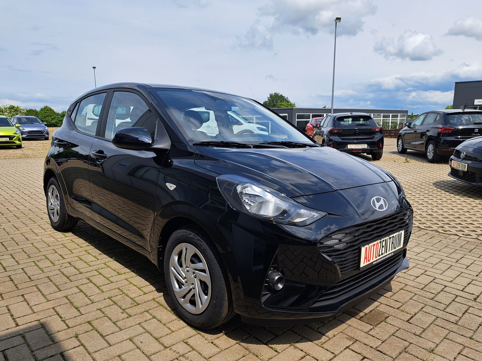 Fahrzeugabbildung Hyundai i10 1.0 NAVI WINTERPAKET KAMERA *AKTIONSPREIS*