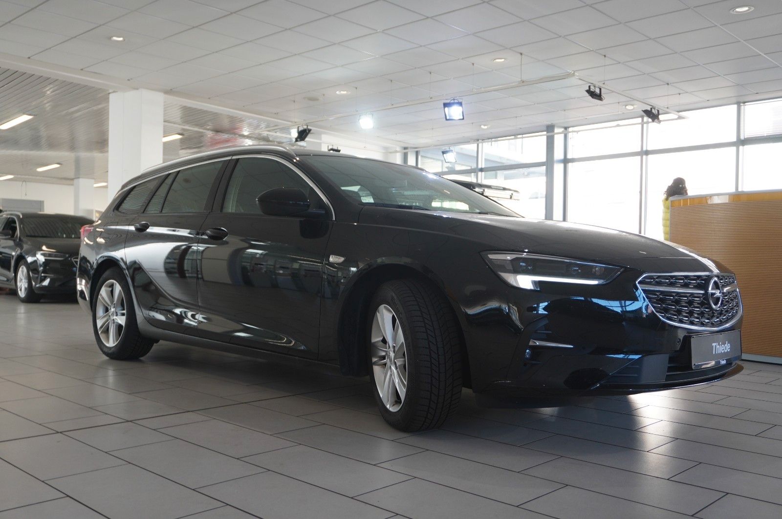 Fahrzeugabbildung Opel Insignia B ST 2.0T ELEGANCE NAVI/LED/VIRT./DAB+