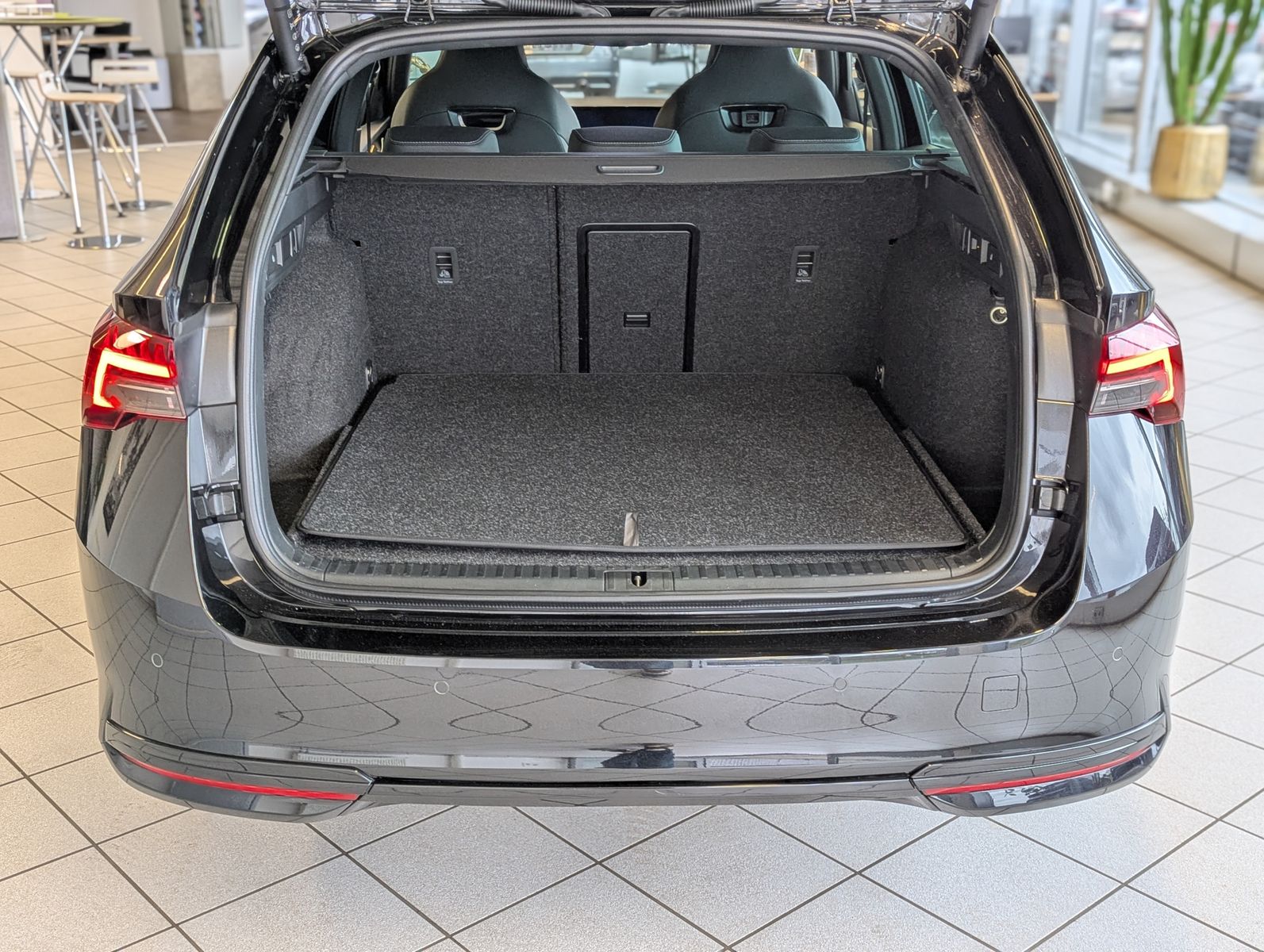 SKODA Octavia 2.0 TDI Sportline Matix Canton AHK 5J-Ga - Image 16