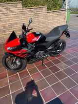 Aprilia Tuono 125 schwarz/rot - Angebote entsprechen deinen Suchkriterien