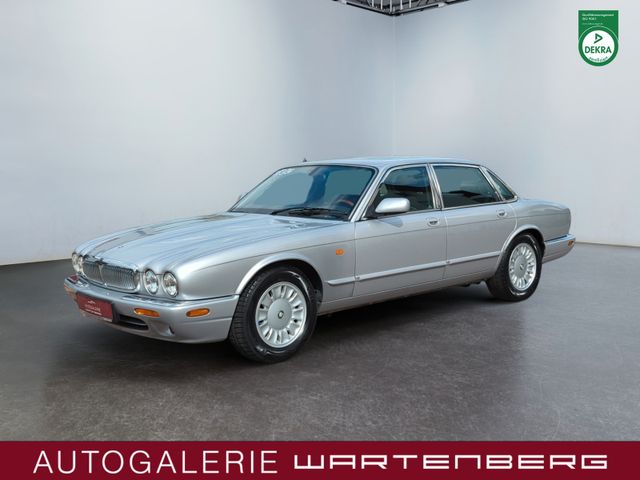 Jaguar XJ 4.0 Sovereign//V8//TEMP//LEDER//PDC//SHZ//