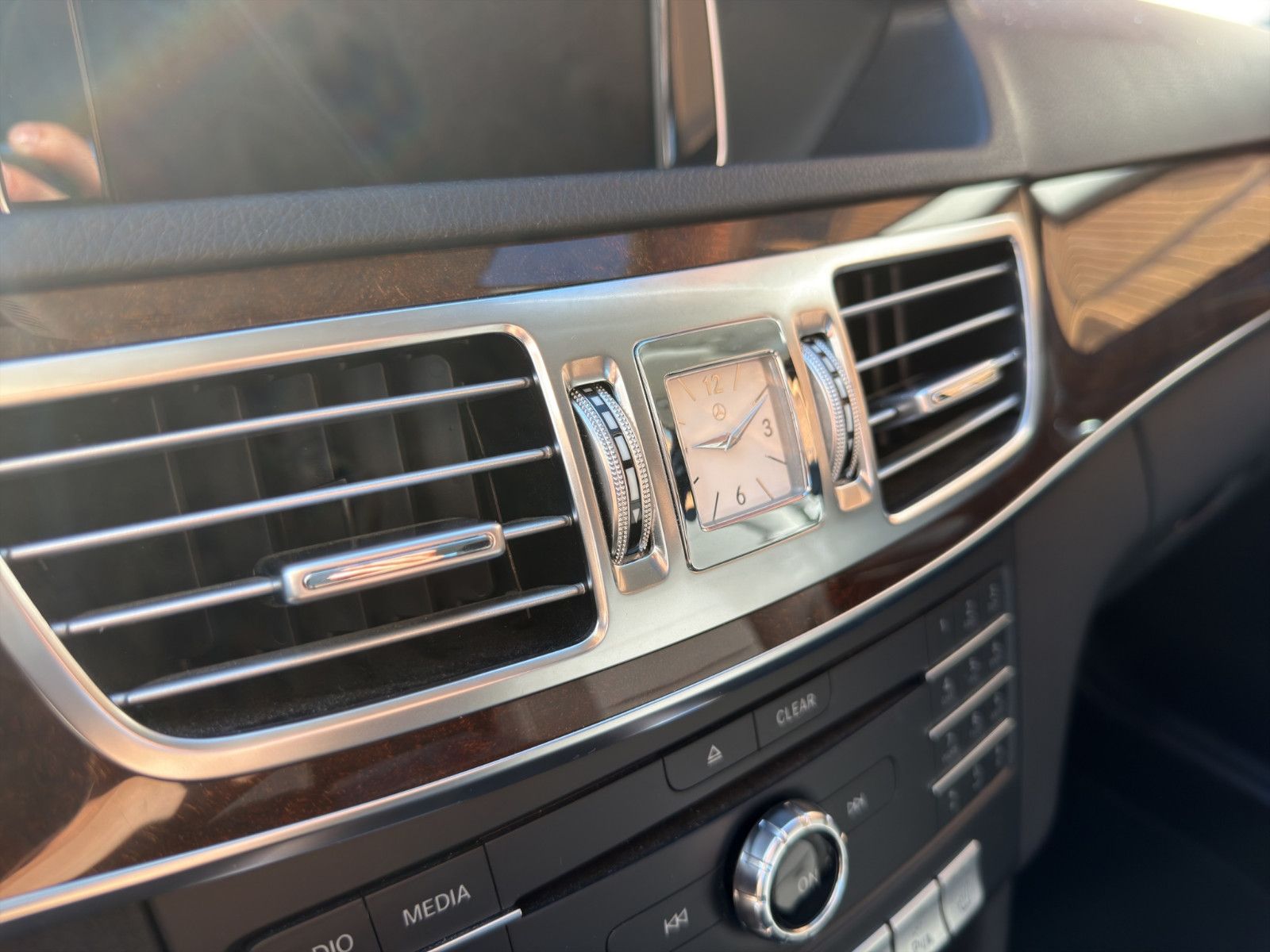 Fahrzeugabbildung Mercedes-Benz E 350 Limousine/2.Hand/Scheckheft/Top/360gKamer