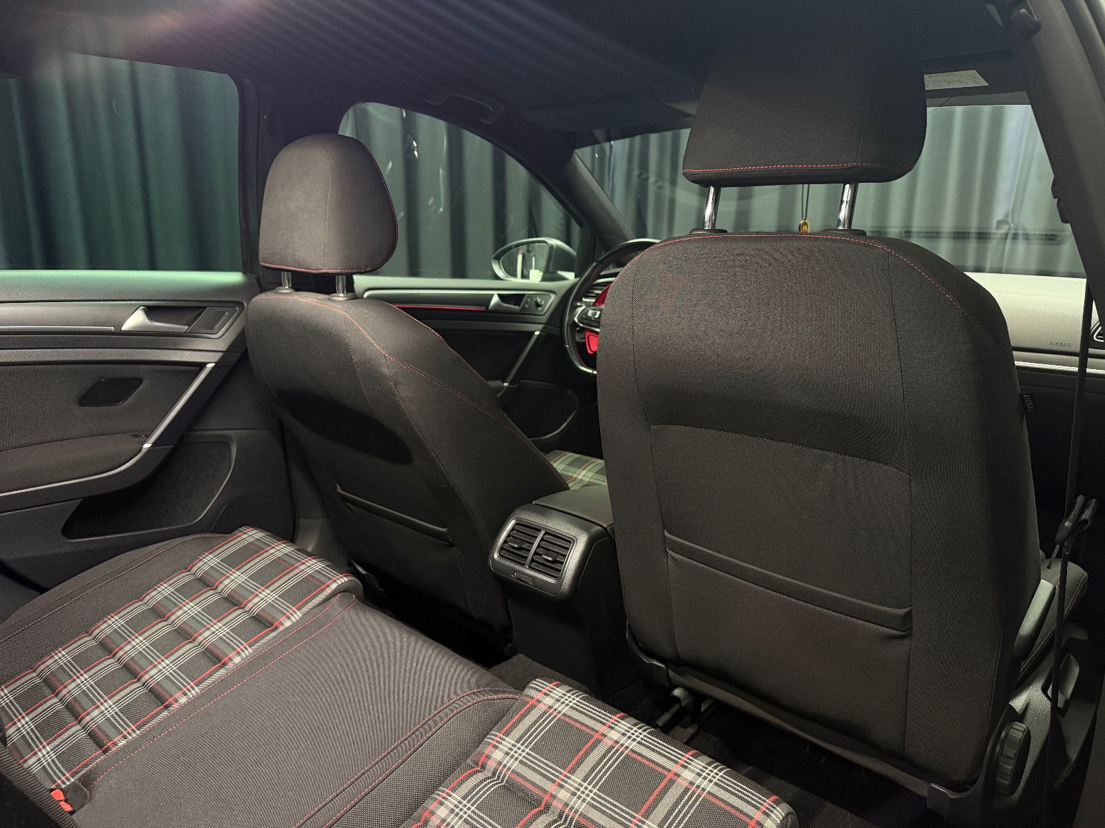 Fahrzeugabbildung Volkswagen Golf VII GTI Performance |APR|DSG|LED|MAXTON