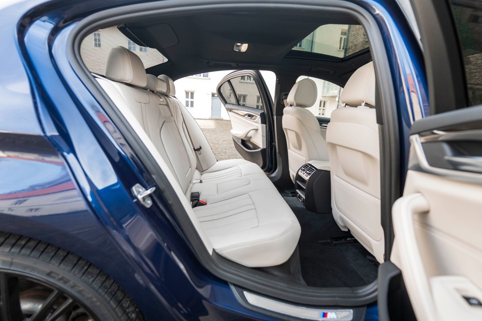 Fahrzeugabbildung BMW 530I M-PERFORMANCE LED KAM CARPLAY TOTW RDK HIFI