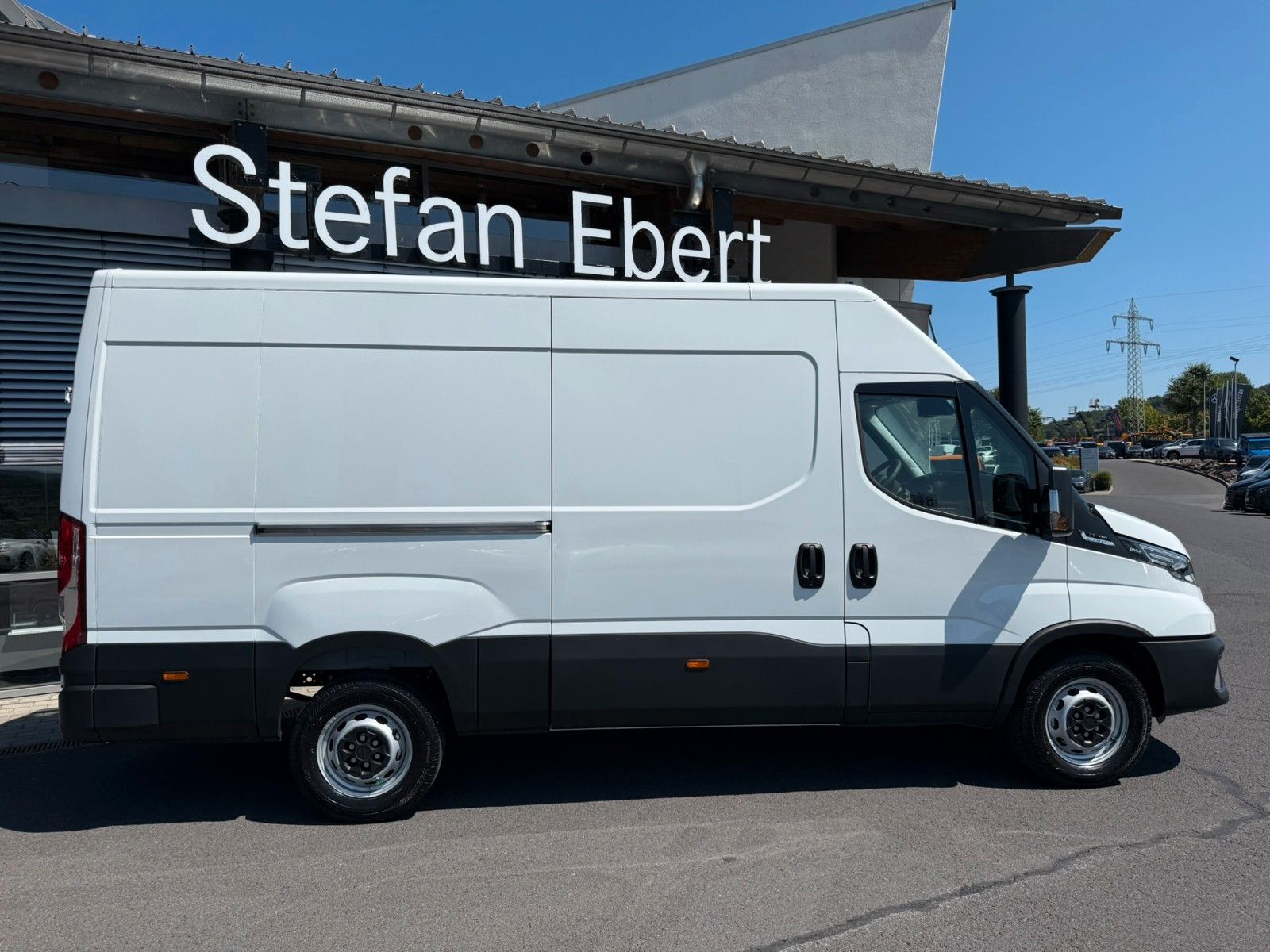 Fahrzeugabbildung Iveco Daily 35S18HA8 V Kastenwagen *R 3.520*AHK*