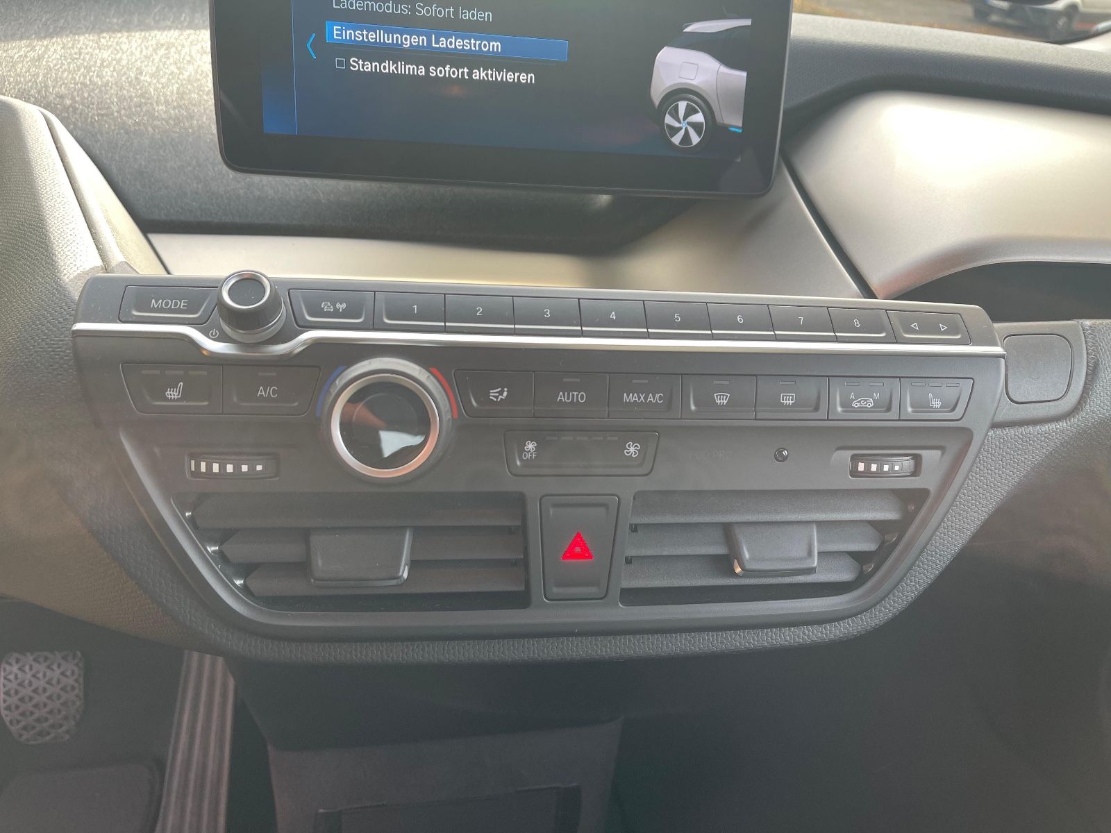 Fahrzeugabbildung BMW i3s KAMERA*SHZ*Business-Paket*20ZOLL*LED