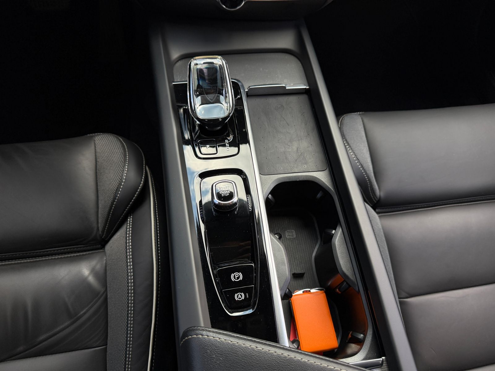 Fahrzeugabbildung Volvo S60 B5 Plus Dark AWD LED ALU