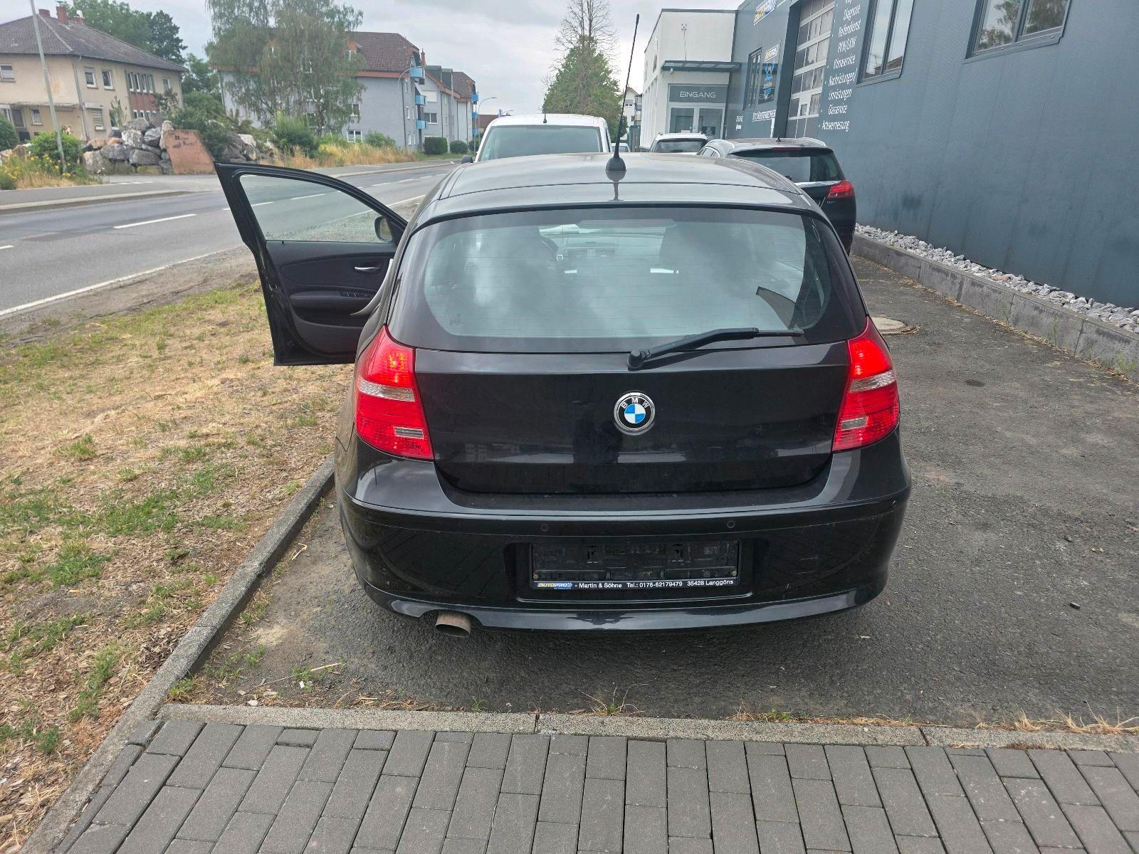 BMW 118 2011 — interior
