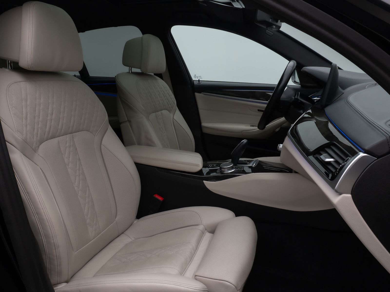 Fahrzeugabbildung BMW 520d Luxury Line Glasdach Kamera HUD DAB H/K 19"
