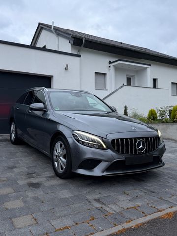 MERCEDES-BENZ C220d- *RüFaKa, TWA, CARPLAY,SHZ*