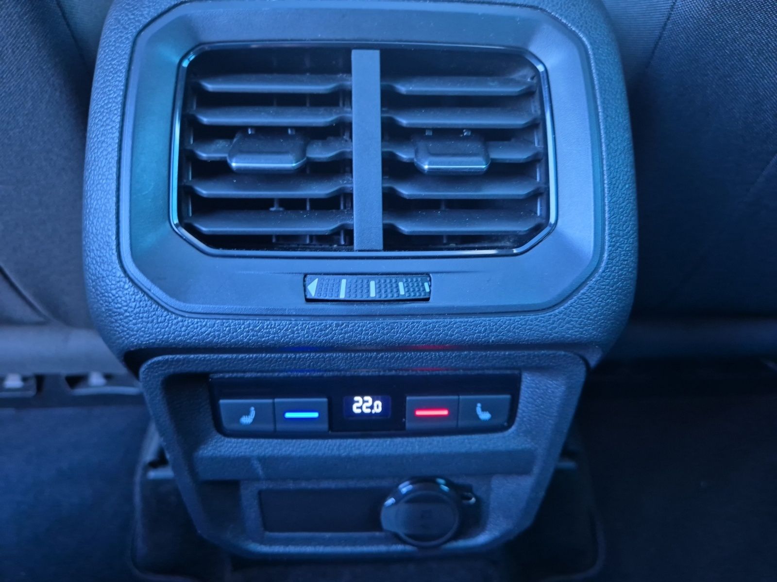 Fahrzeugabbildung Volkswagen Tiguan TDI Elegance DSG 4M Matrix AID Pano ACC P