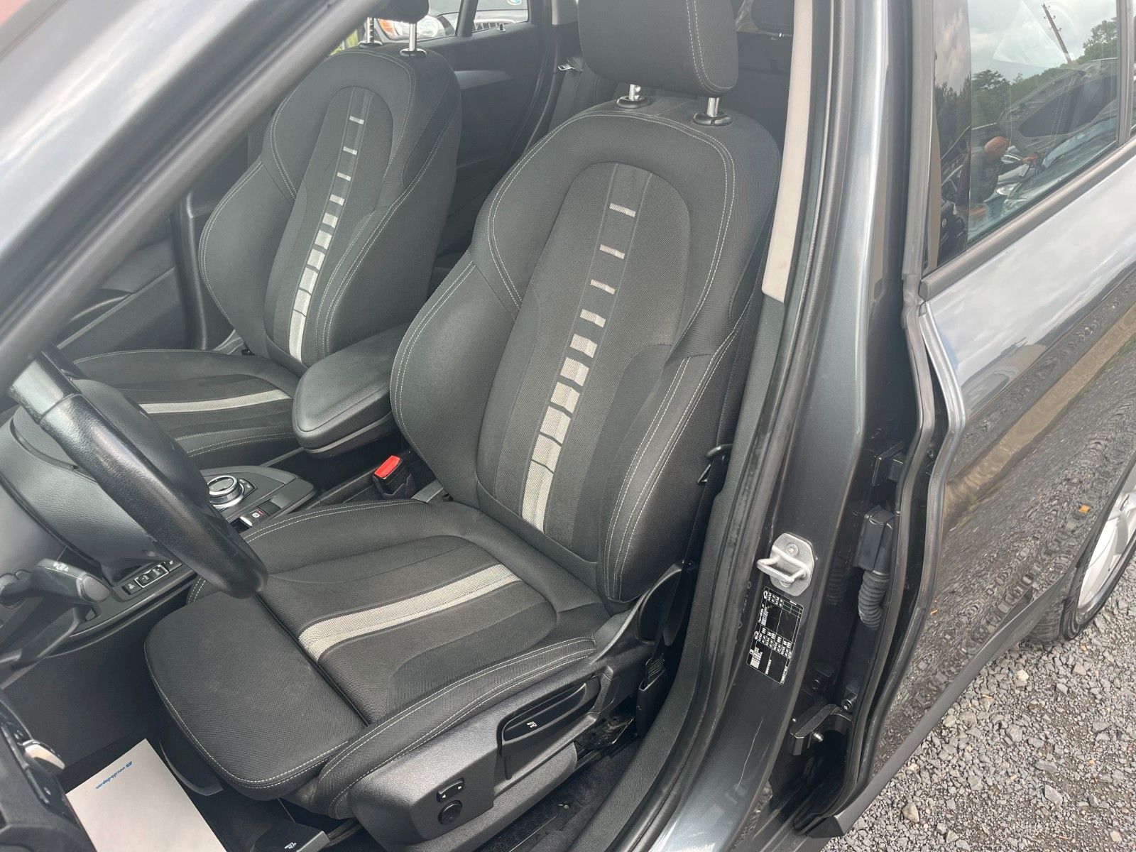 Fahrzeugabbildung BMW X1 sDrive18d Advantage Navi Tempomat SPORTSITZE