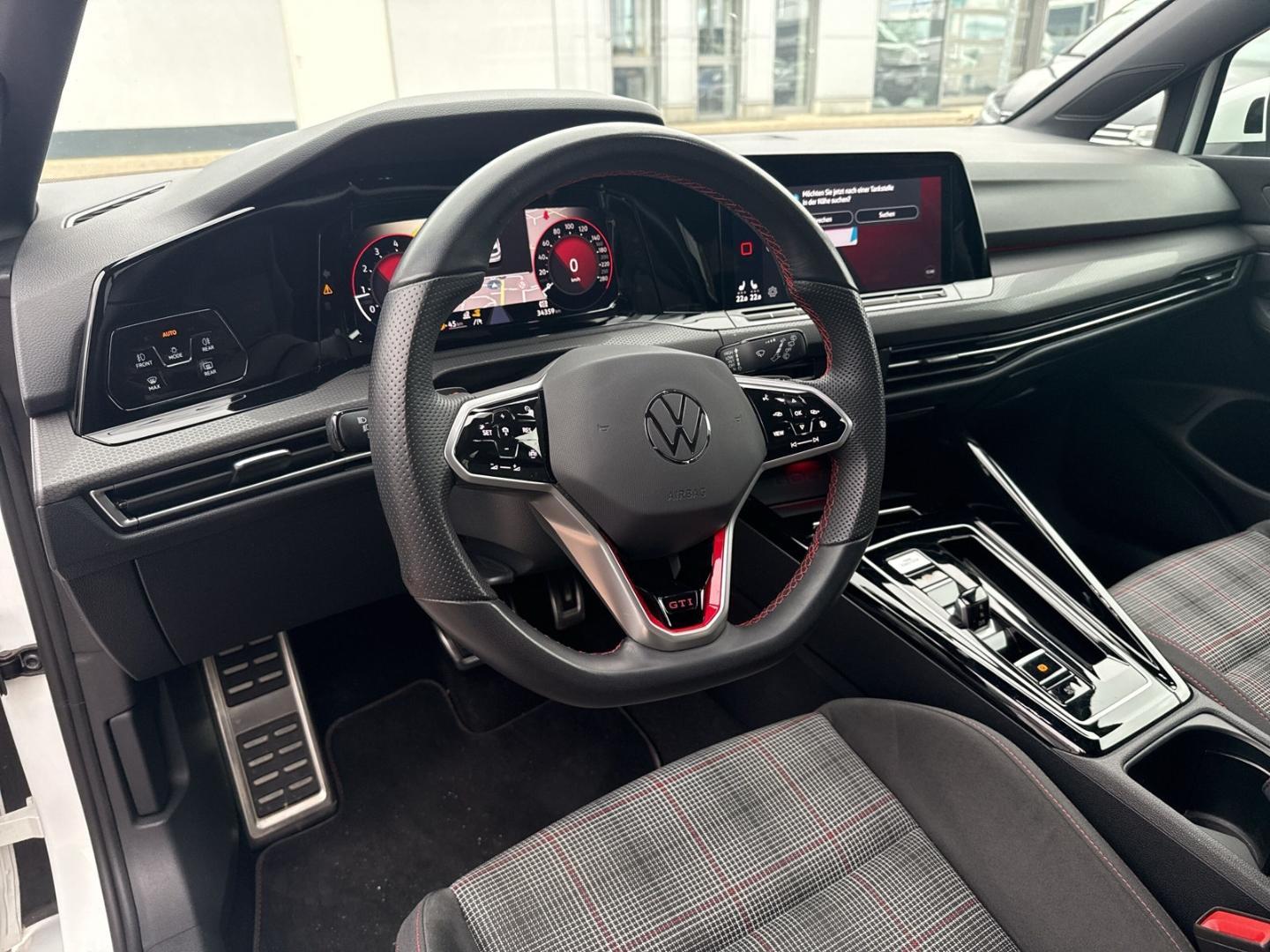 Volkswagen Golf VIII GTI 2,0 TSI DSG 19'' Estoril Kamera Le, миниатюра 10