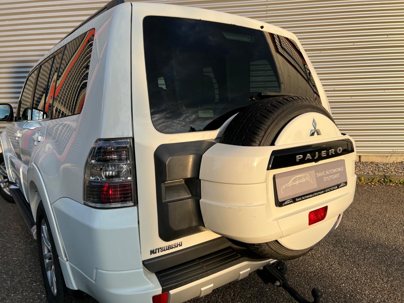Mitsubishi Pajero 3.2 DI-D 200 ch Instyle 4x4 - 7 places - Cuir - GPS - Toit ouvrant