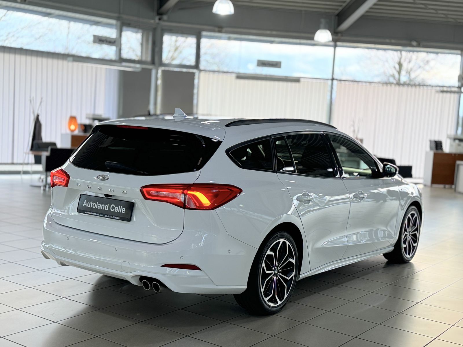 Fahrzeugabbildung Ford Focus ST-Line Kamera Navi Lenkrhzg Alarm