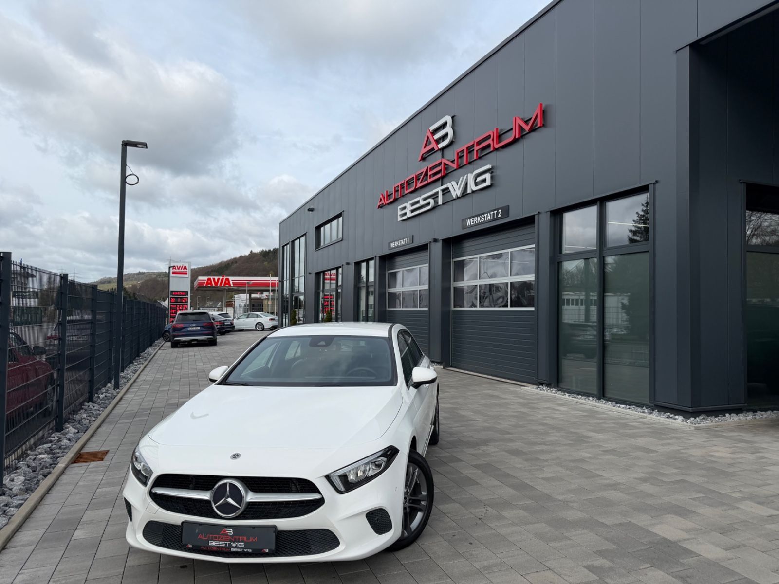 MERCEDES-BENZ A250 4-Matic*NAVI*SHZG*8-FACH*TEMPO*PDC