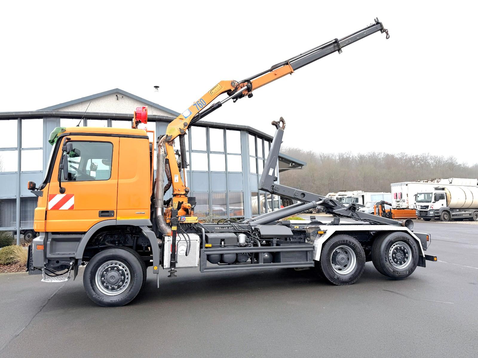 Mercedes-Benz Actros 2632 6x4/2 Meiller  + HMF Kran
