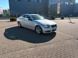 BMW e92 325i Schalter Top gepflegt - BMW 325: 325i 92