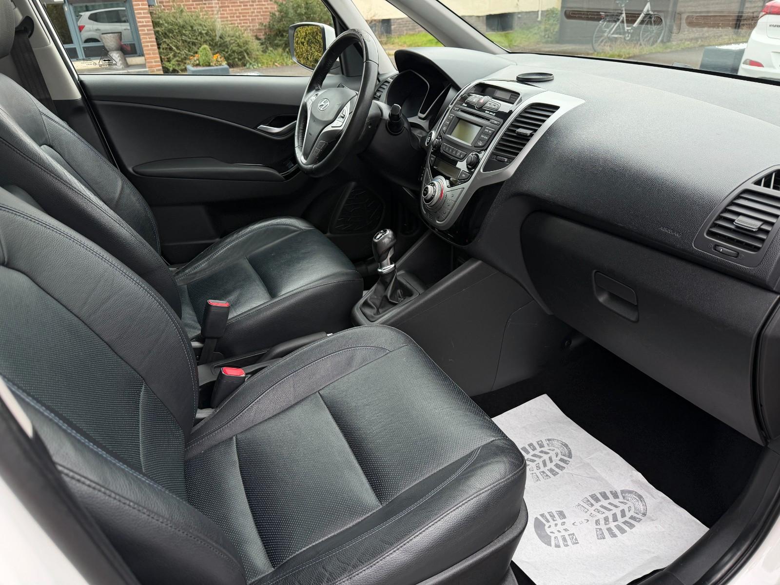 Hyundai ix20 2011 — photo 13