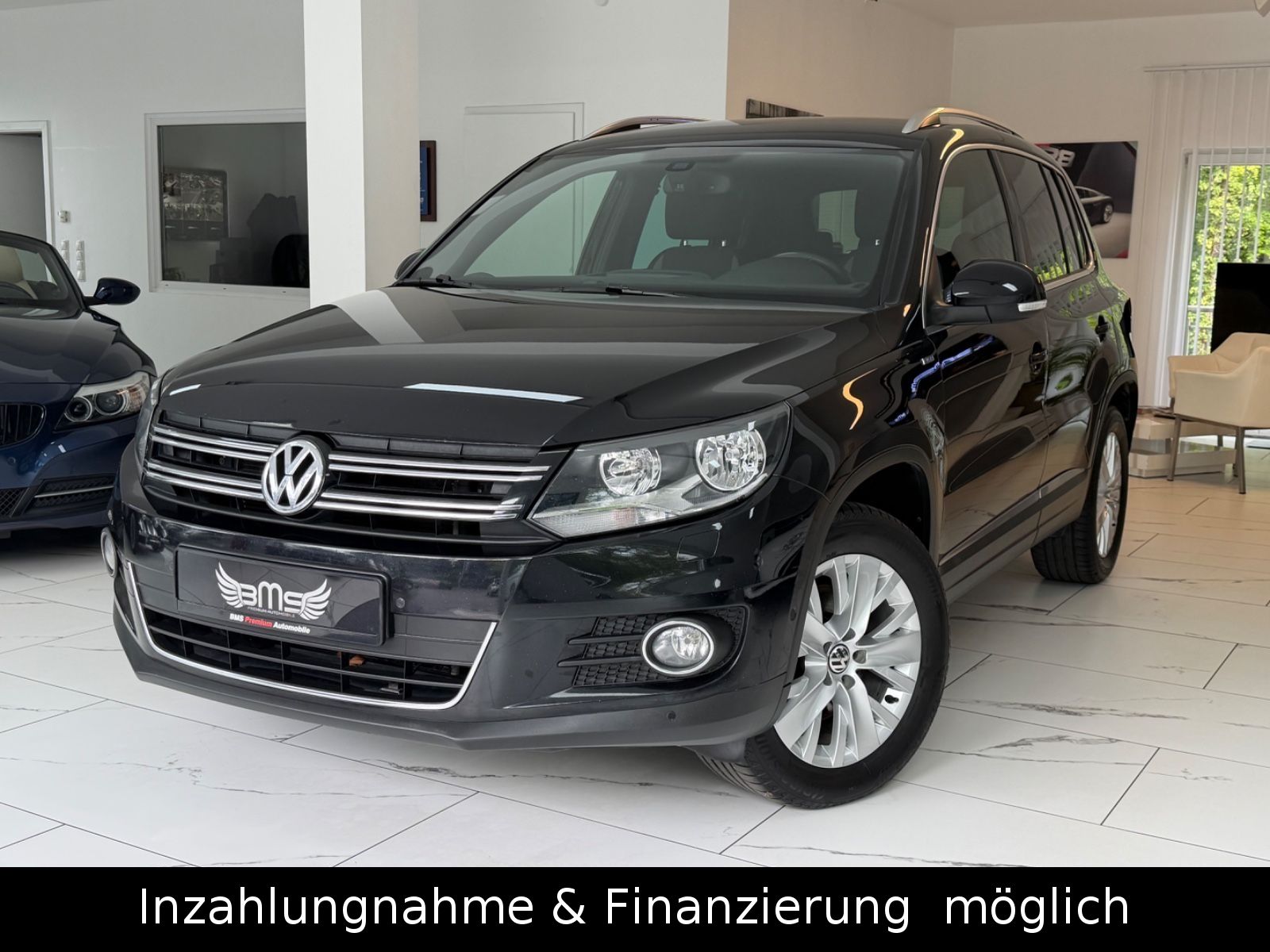 Volkswagen Tiguan - 1