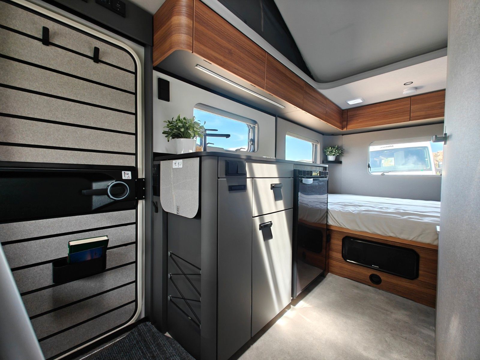 Fahrzeugabbildung HYMER / ERIBA / HYMERCAR Feeling 425 2026