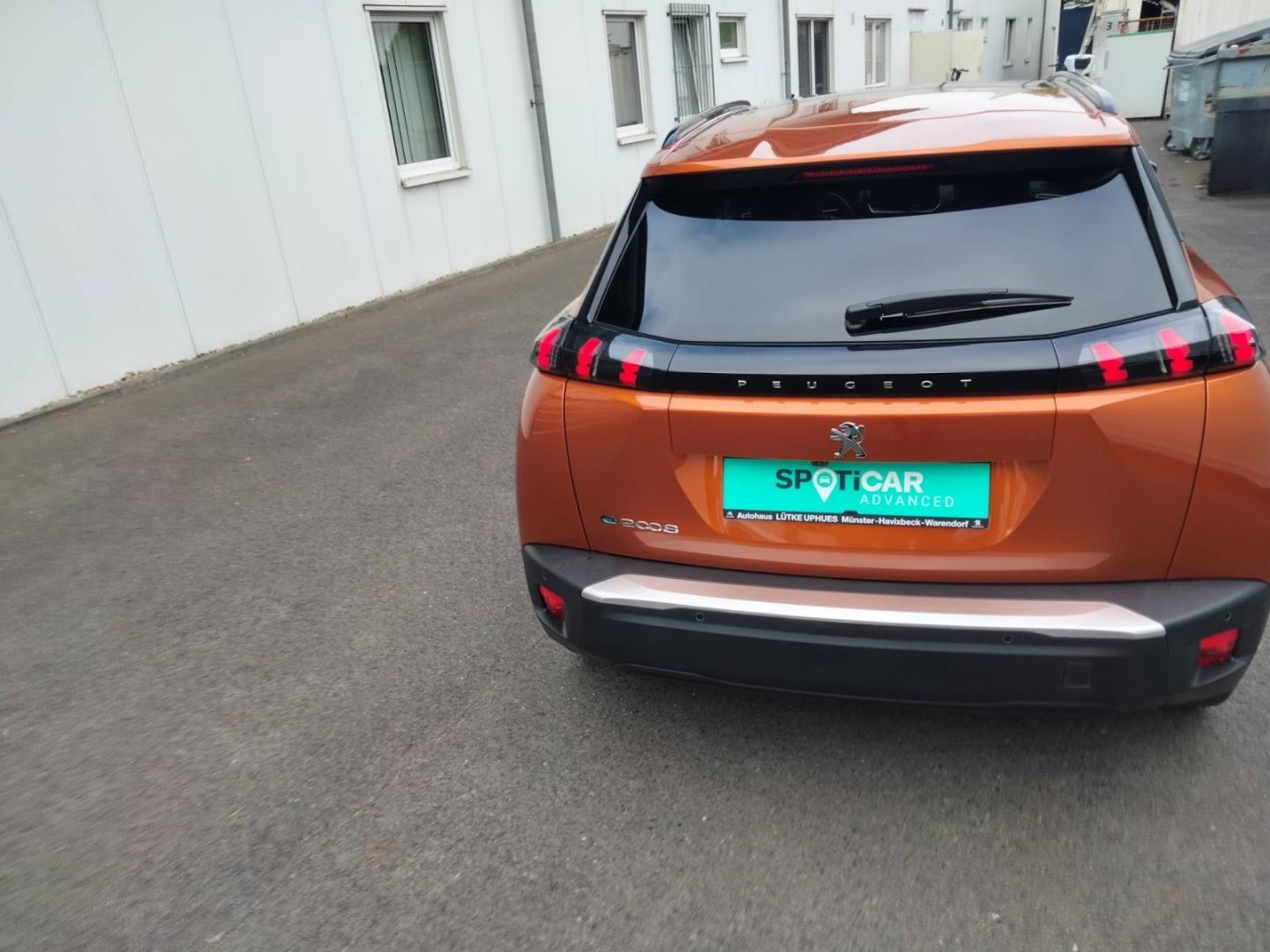 Fahrzeugabbildung Peugeot 2008 Allure Elektromotor 136 Panorama digitales
