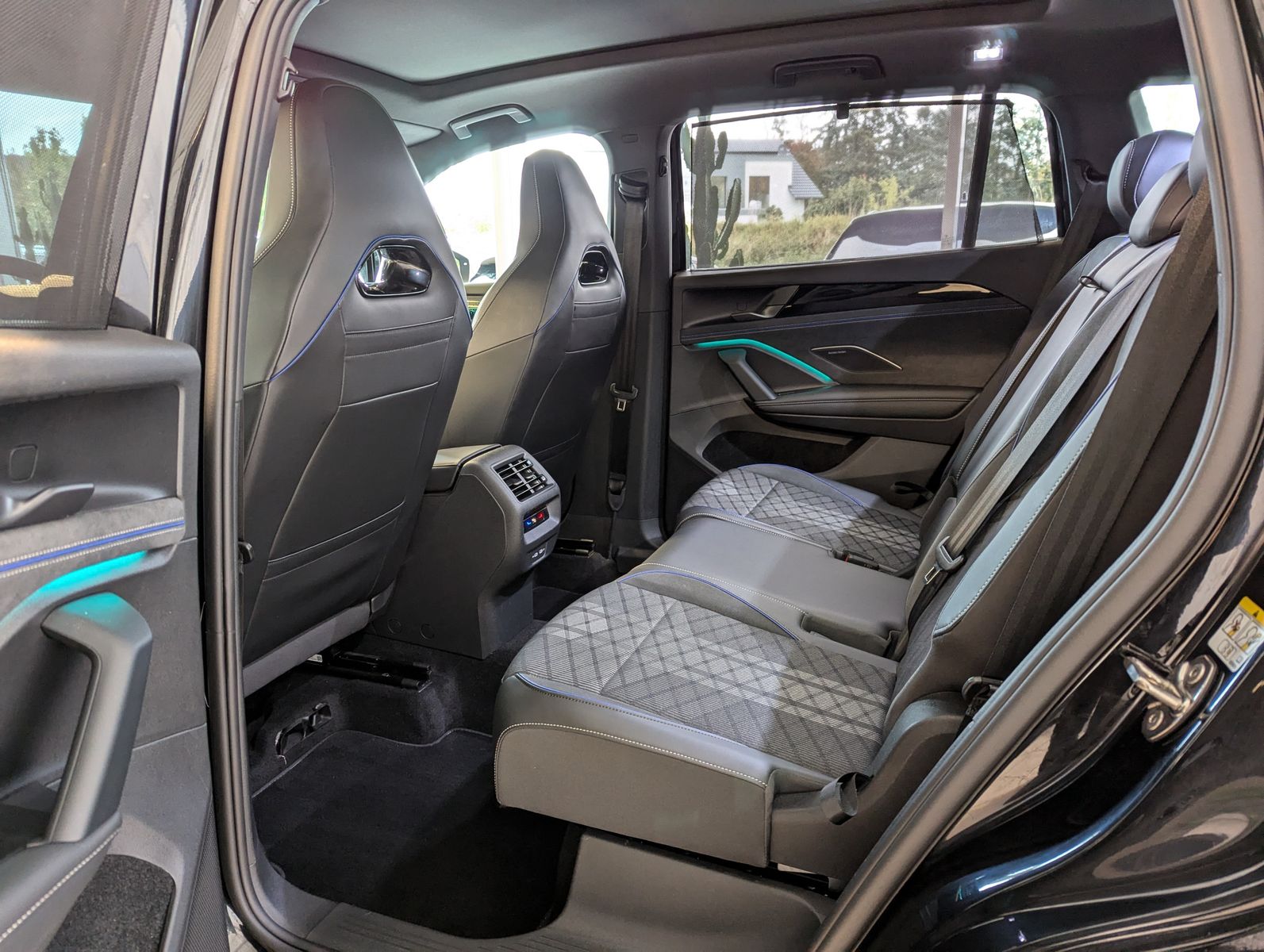 VW Tayron 2.0TDI 4M R-Line Launch Pano Black AHK 20 - Image 13