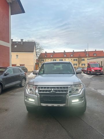 Mitsubishi Pajero 3.2 DI-D Diamant Edition