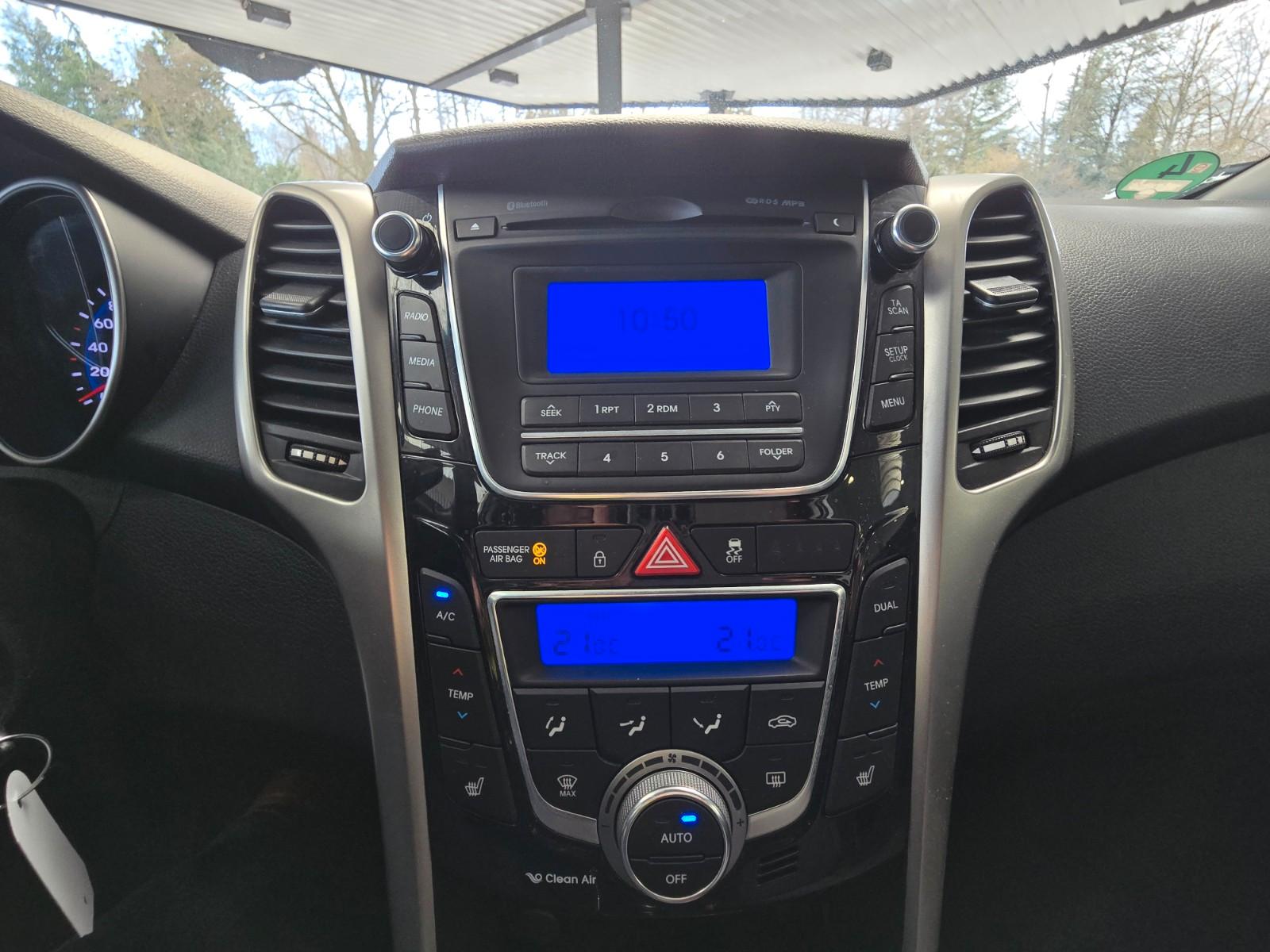 Hyundai i30 Kombi 1.6 GDi blue Passion Automatik Park/LM