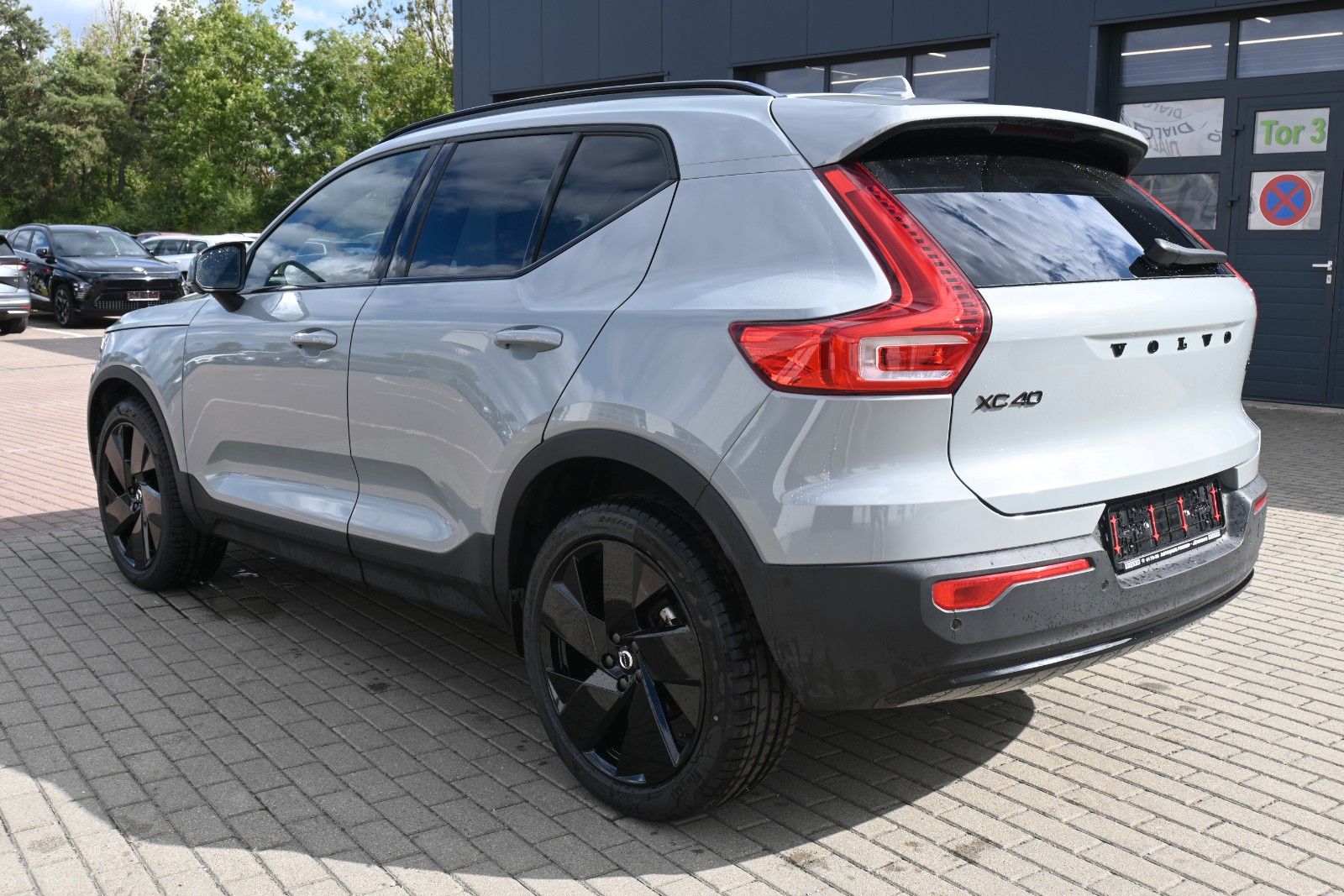 Fahrzeugabbildung Volvo XC40 B4 DKG Plus Black Edition*FSHZG*360°*ACC