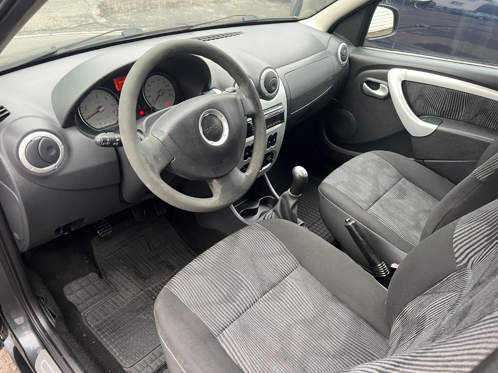 Fahrzeugabbildung Dacia Logan MCV Kombi Laureate * 7.SITZE *TÜV NEU*