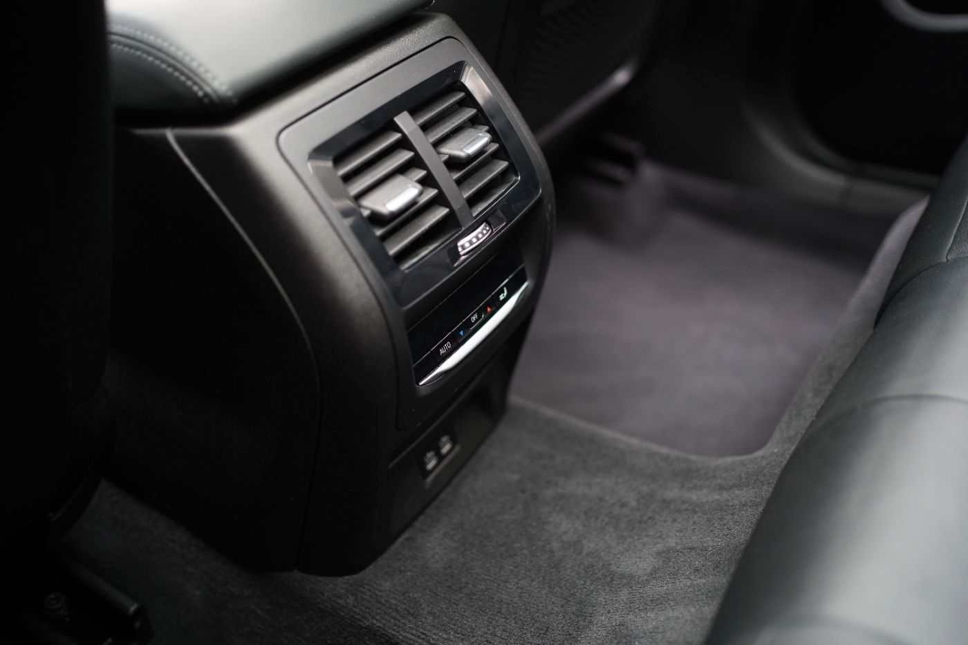 Fahrzeugabbildung BMW X3 xDrive 20d Advantage +Glasdach+HeadUp+HiFi+PD