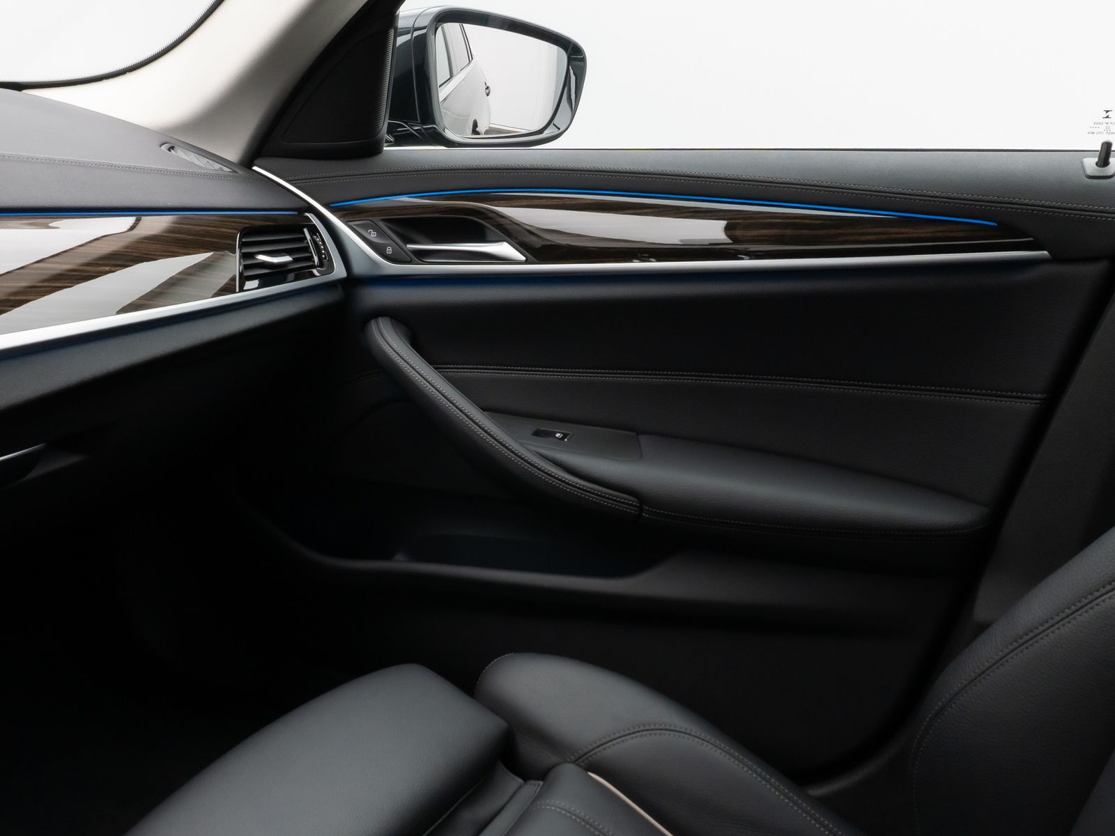 Fahrzeugabbildung BMW 530e xD Luxury Line Kamera HUD DAB HiFi Sport