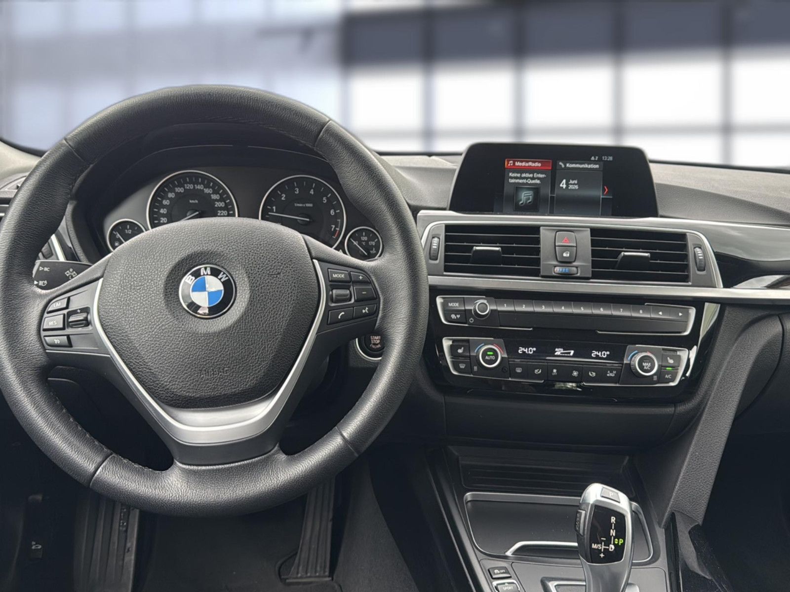 Fahrzeugabbildung BMW 320 i Touring/ unfallfrei